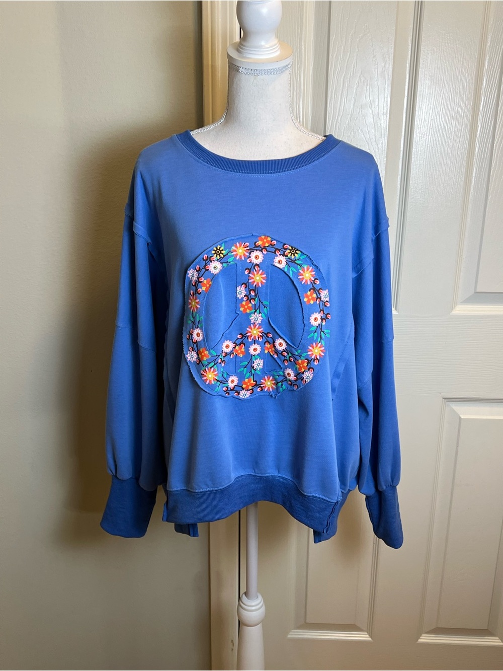 EASEL Floral Peace Sign Oversized Lightweight Sweatshirt